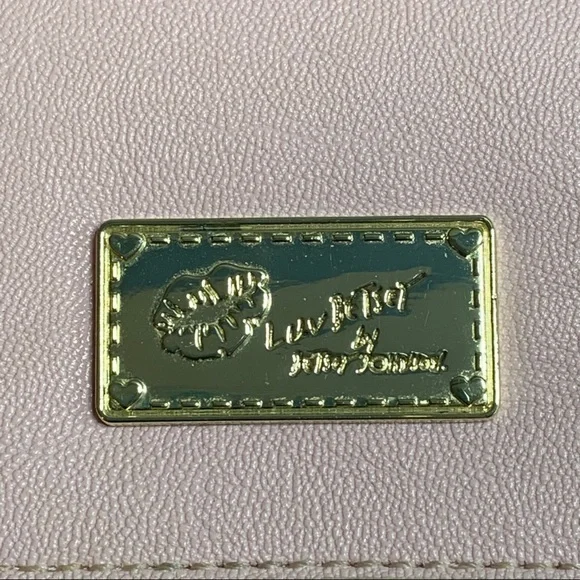 Betsey Johnson crossbody quilted stripes w… - Picture 3 of 9